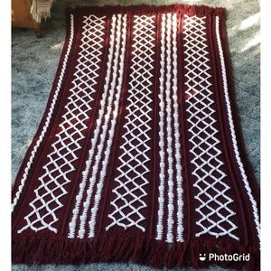🍷 Wine Fisherman Style Afghan w/Fringe Hand Crocheted Burgundy & White